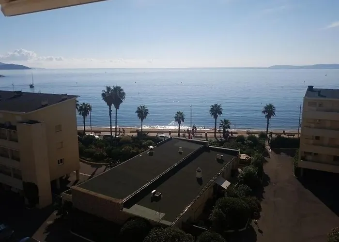 Studio Avec Vue Mer Au Lavandou - Fr-1-308-77